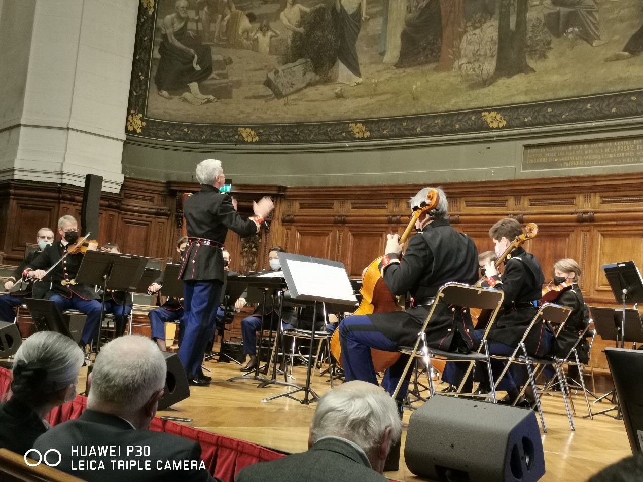 法兰西共和国军乐团在庆典仪式上演奏《春节序曲》.jpg