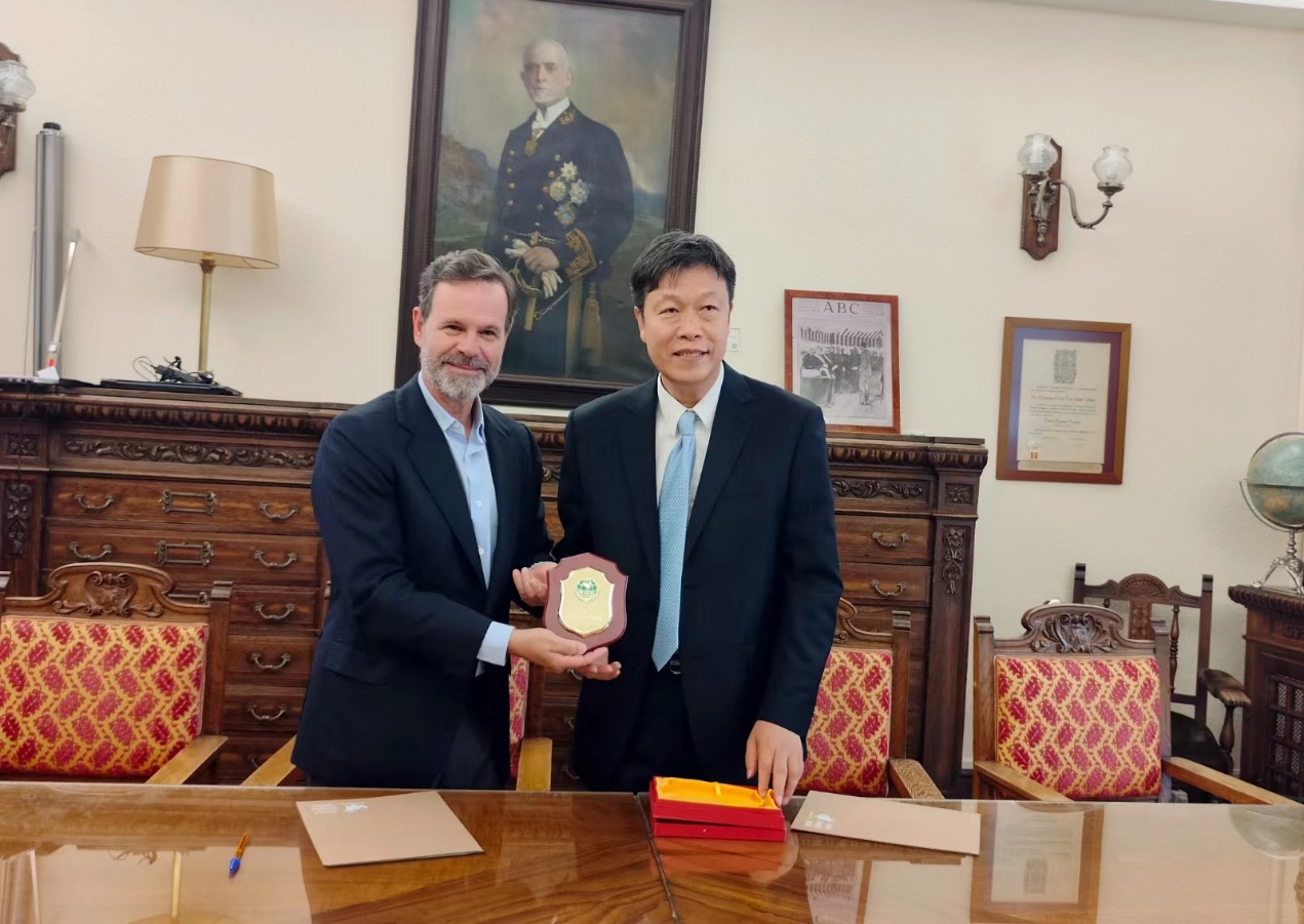 中西两国地理学会签订合作协议1.jpg